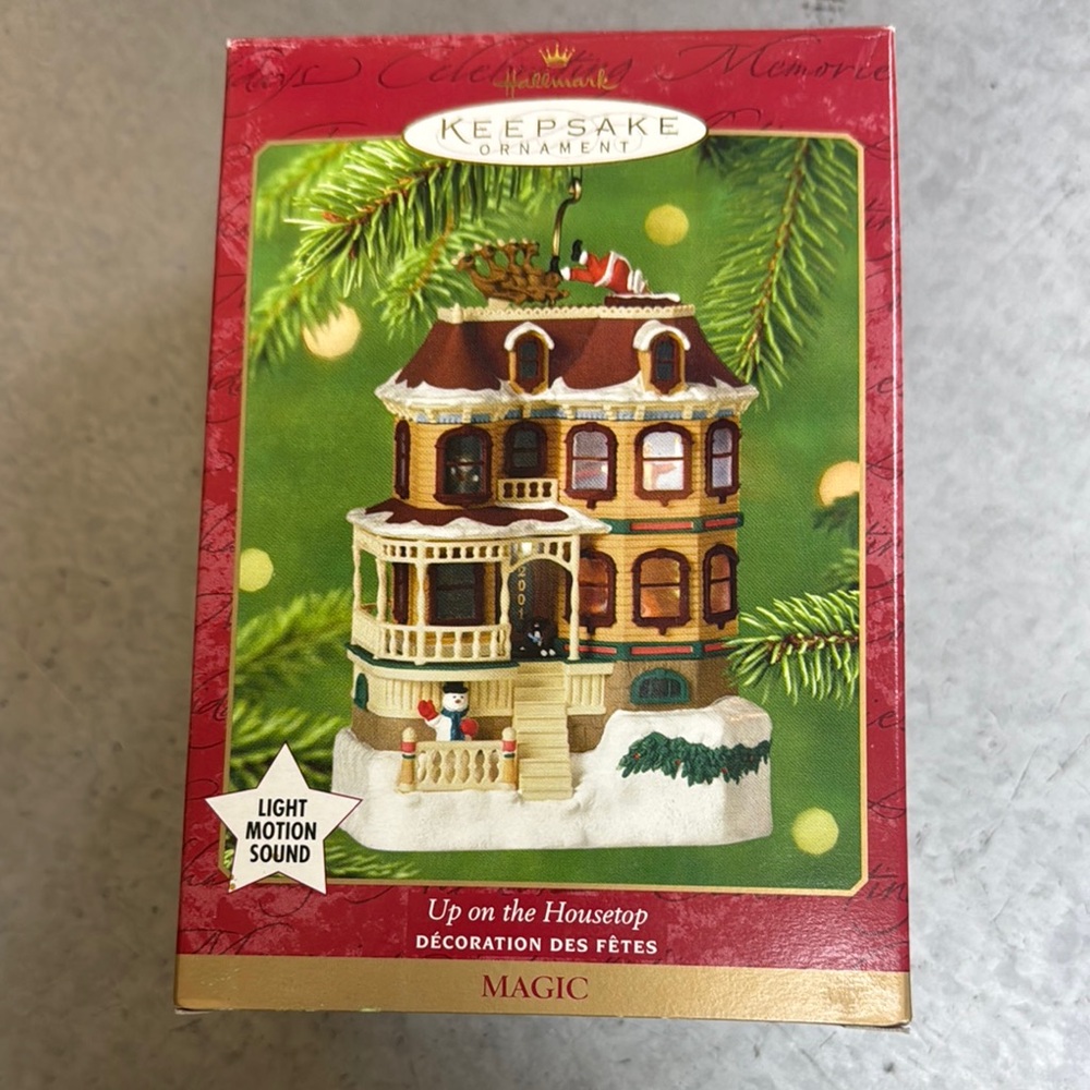 2001 Hallmark NIB light motion sound Up on the Housetop Ornament